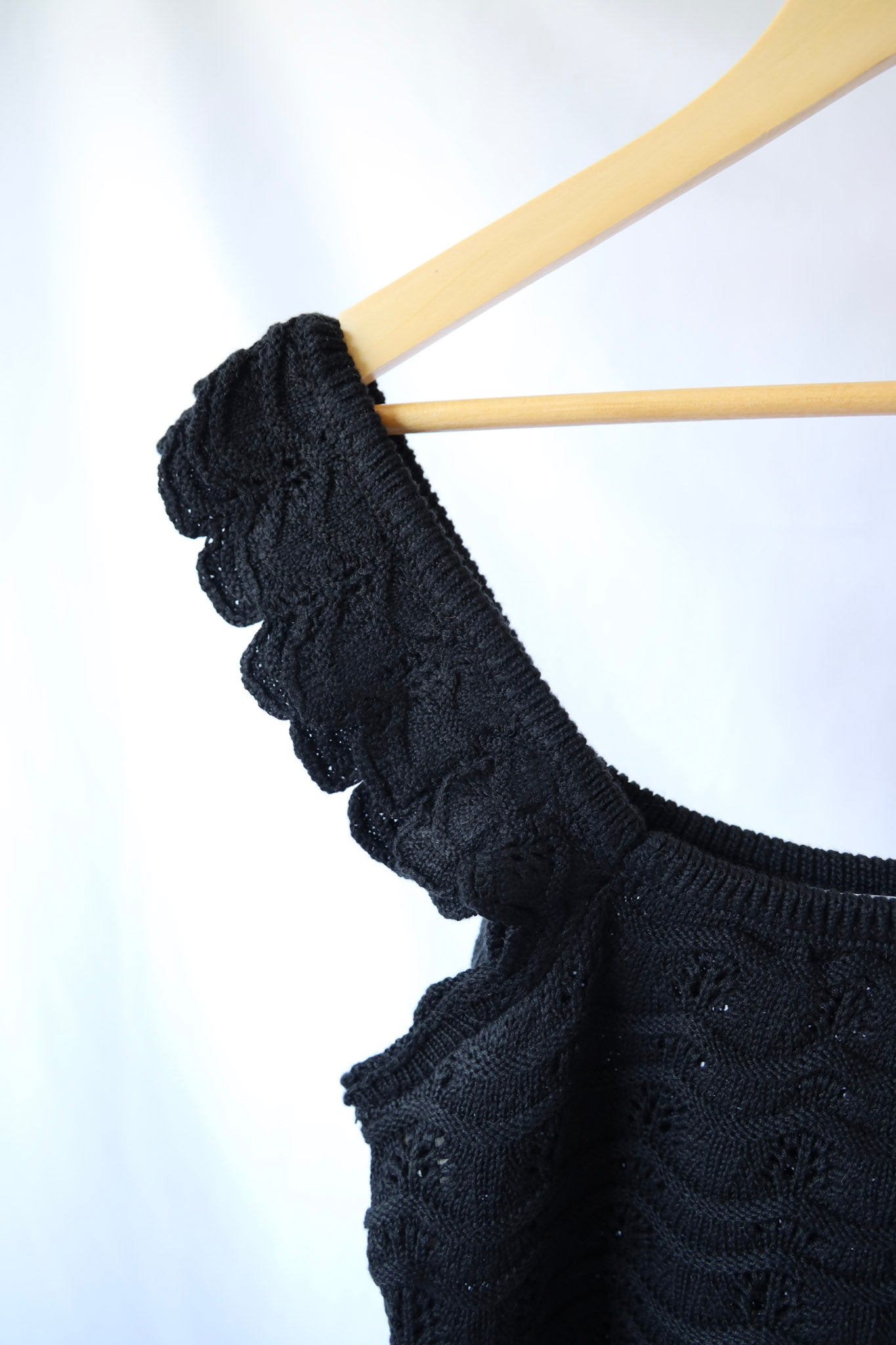 Scallop Knit Crop Top