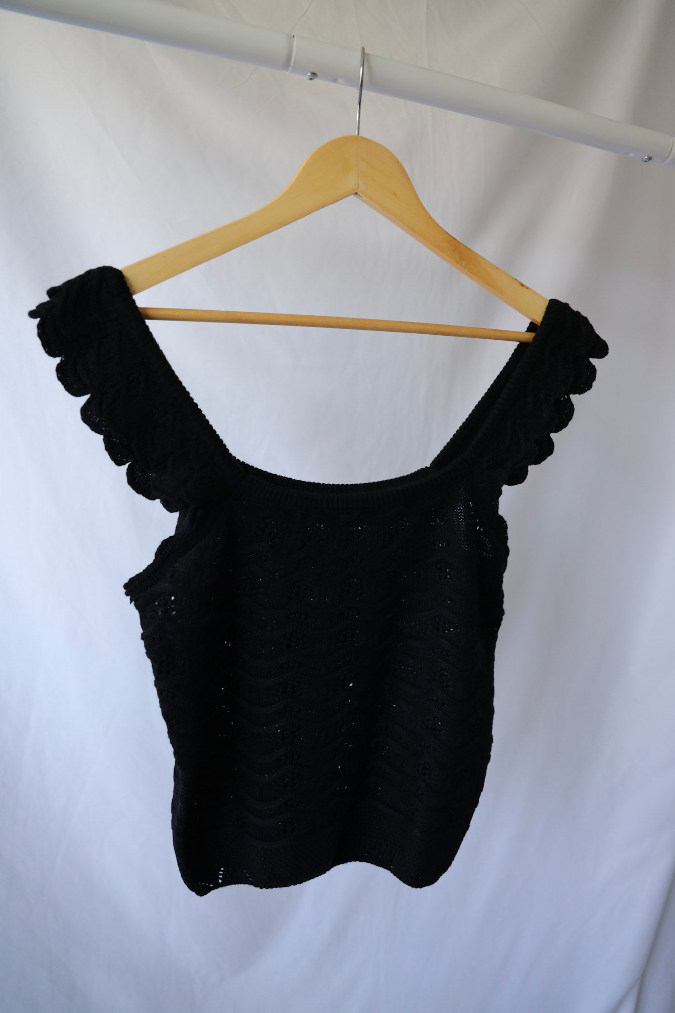 Scallop Knit Crop Top
