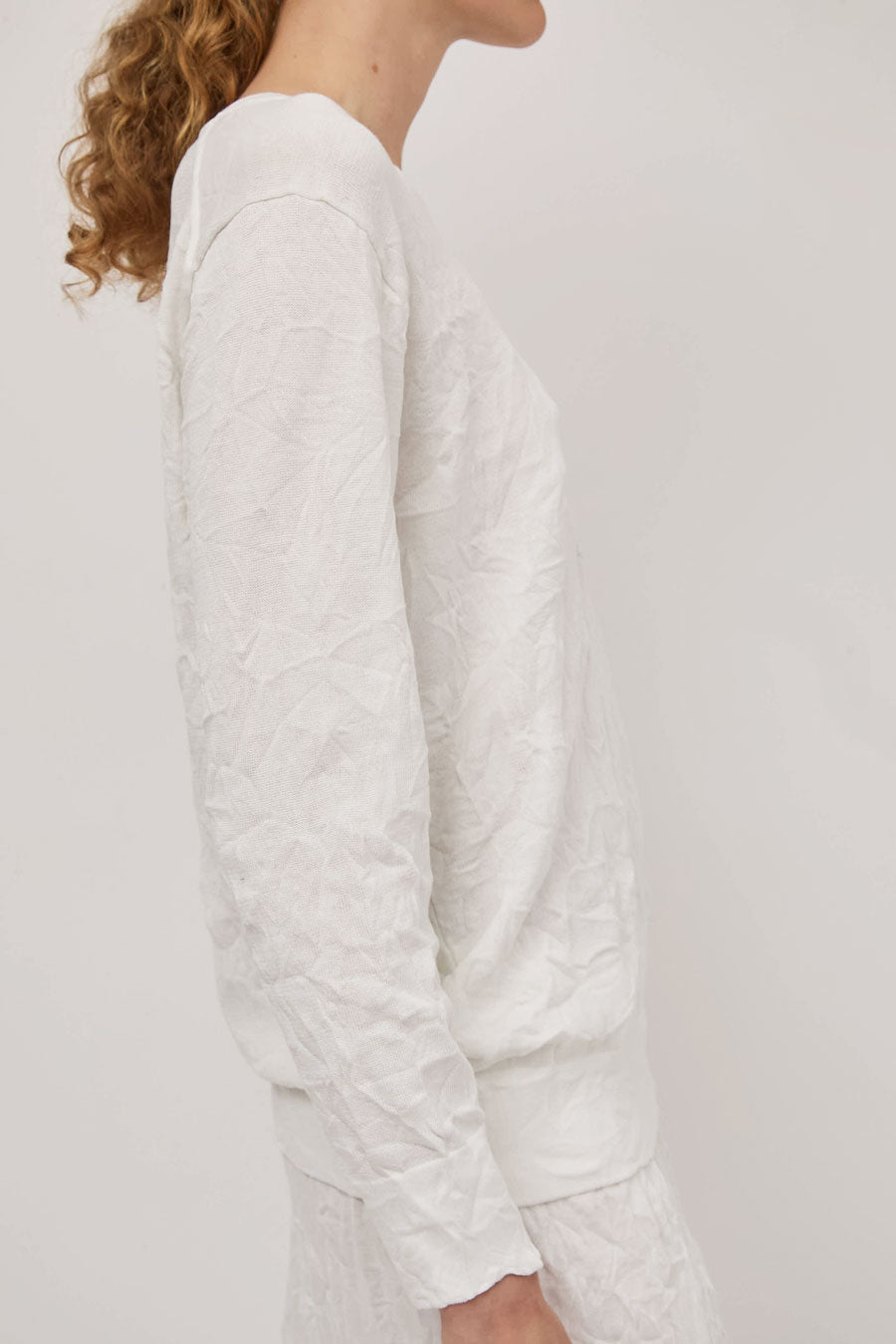 Black Crane Crinkled Summer Knit in White