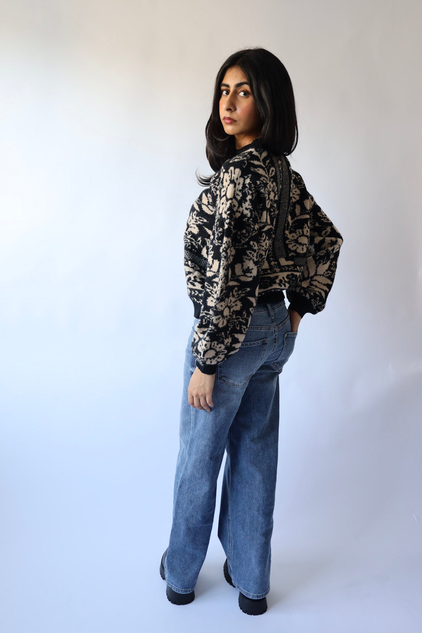 Vintage Flower Pattern Crew Neck Knit Sweater