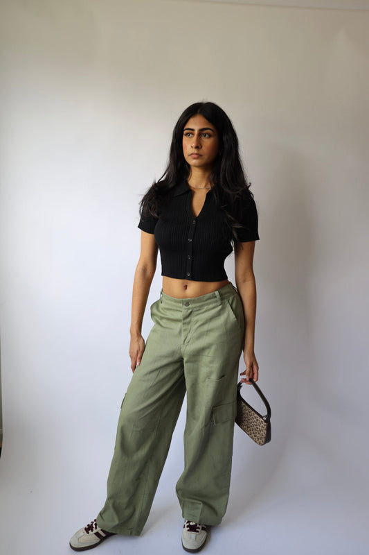Ribbed Collar Crop Top