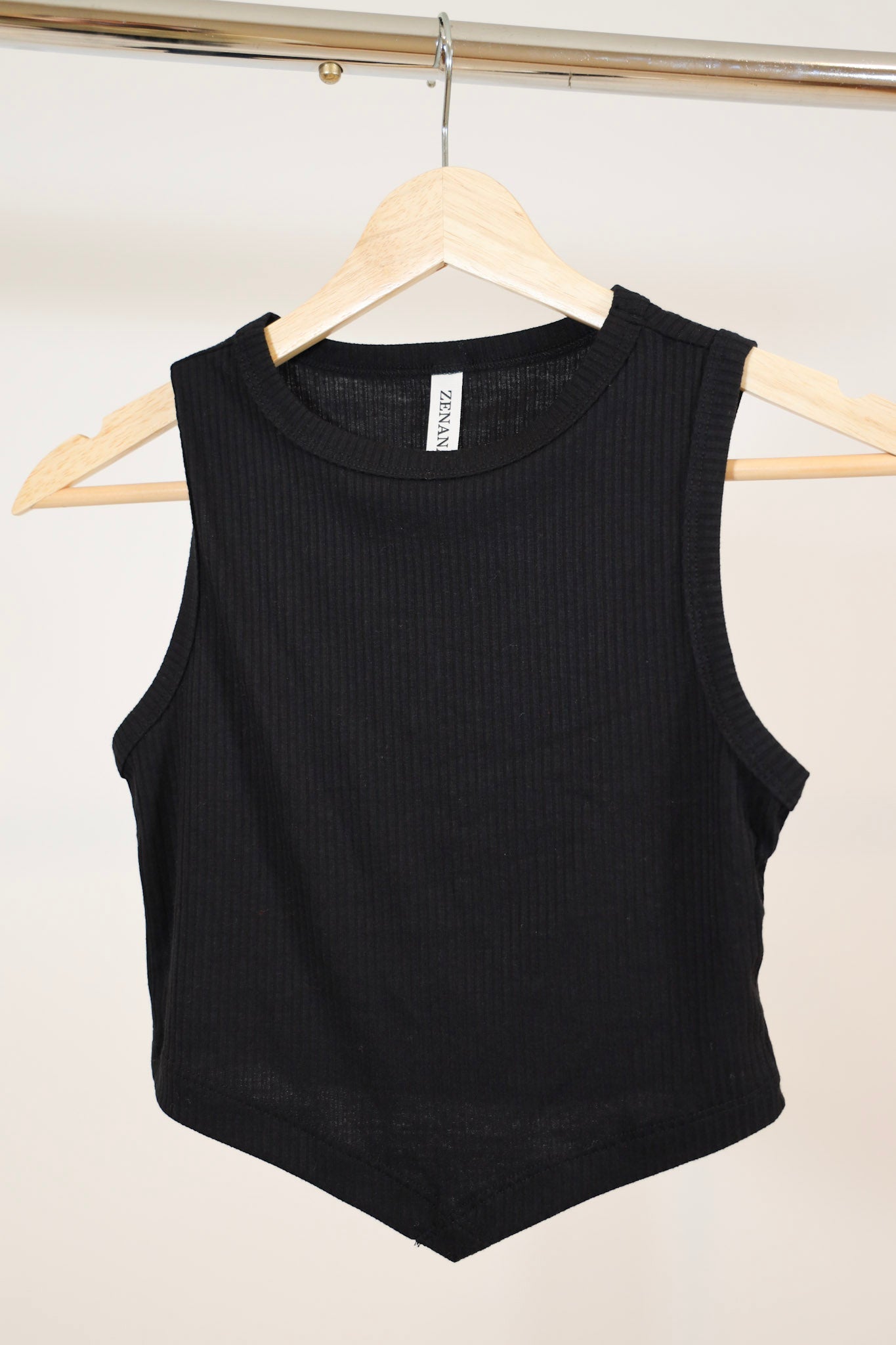 Ribbed V- line Hem Crop Tank