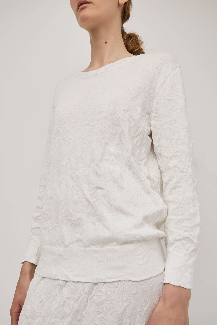 Black Crane Crinkled Summer Knit in White