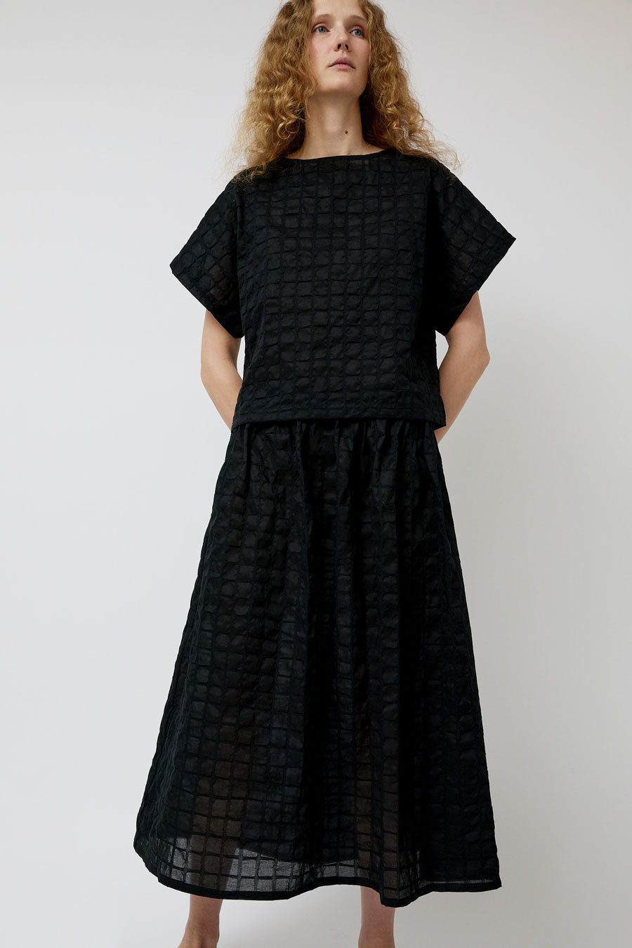 Black Crane Ripple Finish Top in Black