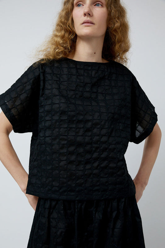 Black Crane Ripple Finish Top in Black