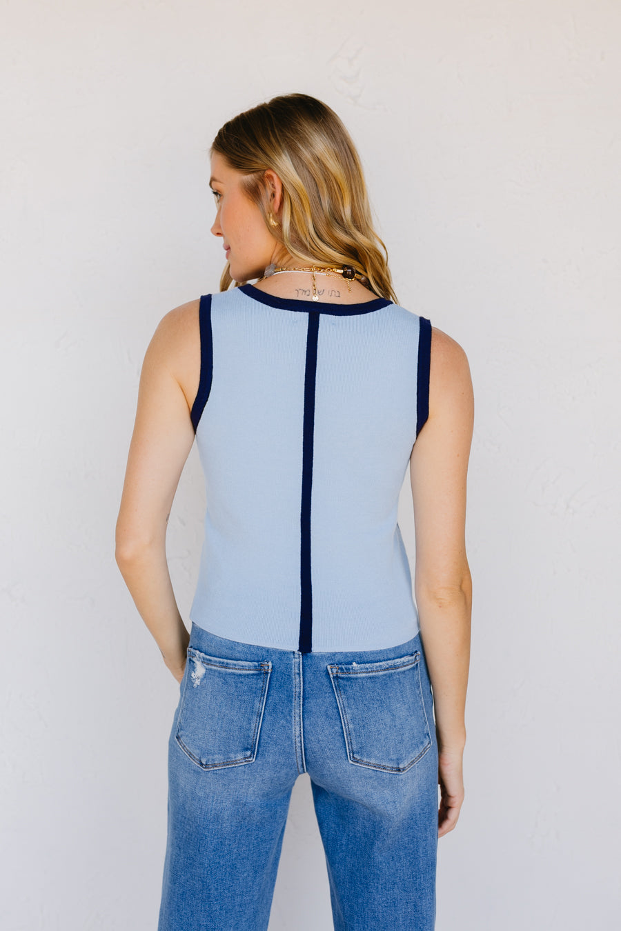 In Contrast Tank