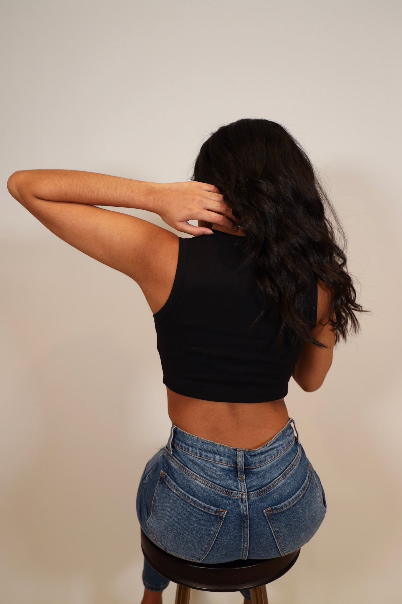 Ribbed V- line Hem Crop Tank