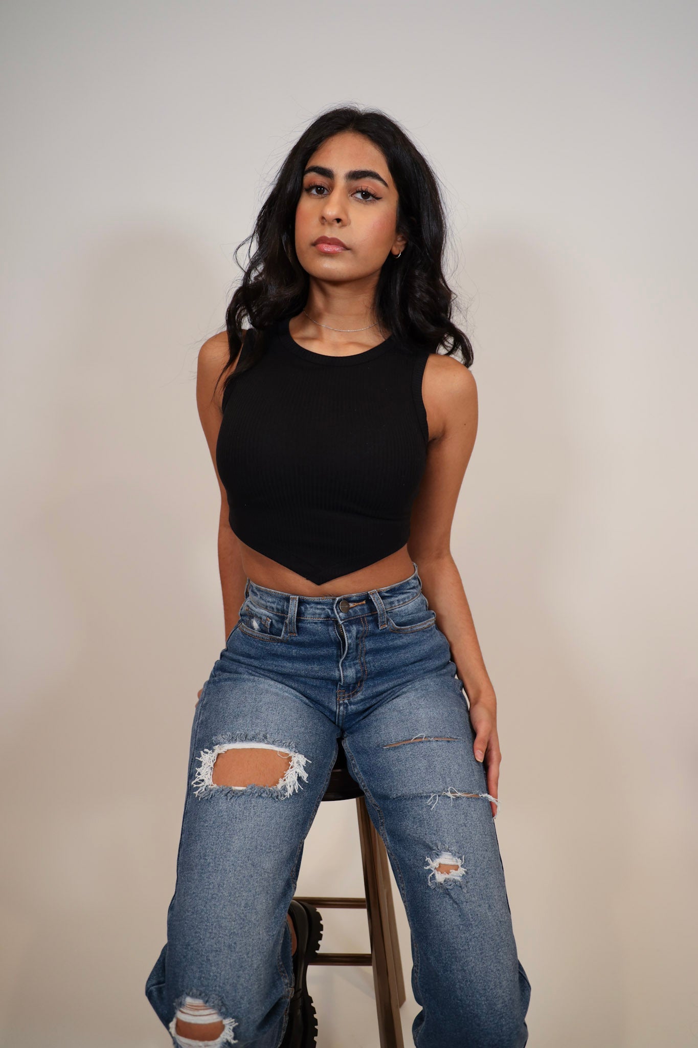 Ribbed V- line Hem Crop Tank